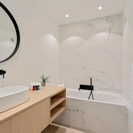 Huswell - Stylishly Refurbished With Sea View דירה