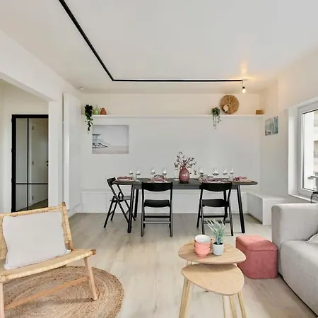 Huswell - Stylishly Refurbished With Sea View Apartment Ostend